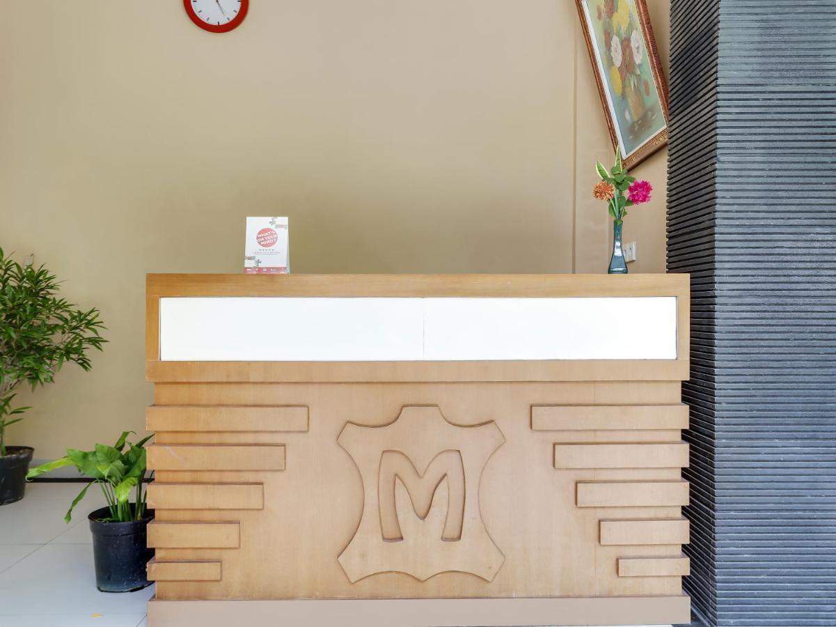 Oyo Flagship 90966 Moreno Homestay Легиан Екстериор снимка